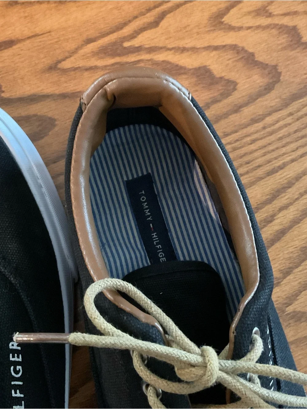 Tommy Hilfiger Men’s Canvas Black Low Top Casual Sneakers, Sz 8.5